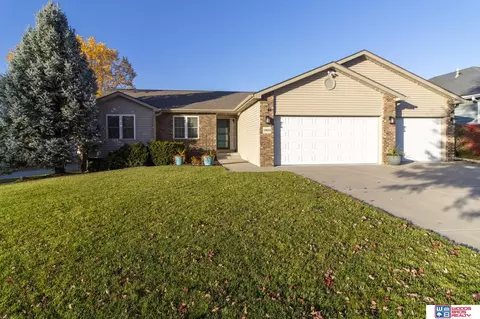 5900 White Fish Dr, Lincoln, NE 68516