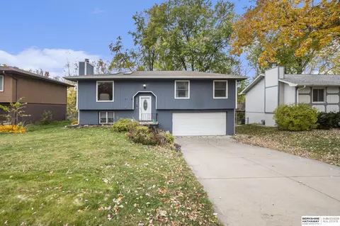 9405 Maplewood Blvd, Omaha, NE 68134