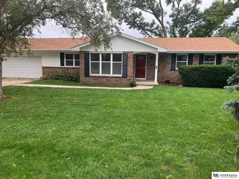 9345 Blondo St, Omaha, NE 68134