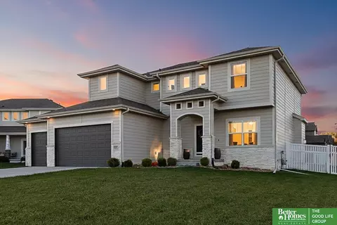 19752 Greenleaf Cir, Gretna, NE 68028