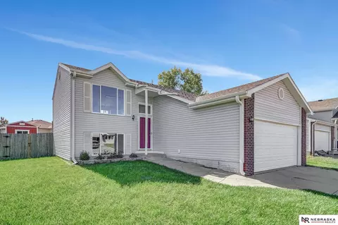 4135 W Huntington Ave, Lincoln, NE 68528