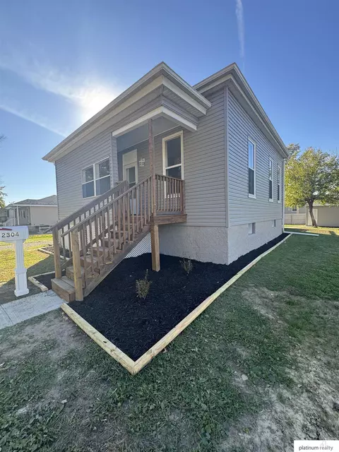 2304 S 11 St, Council Bluffs, IA 51501