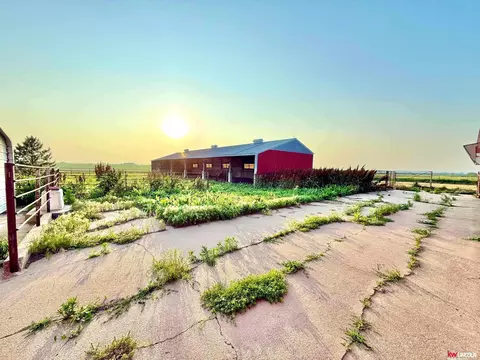 Exterior - 26855 SW 89 Rd, Beatrice, NE 68310 photo 3 of 10