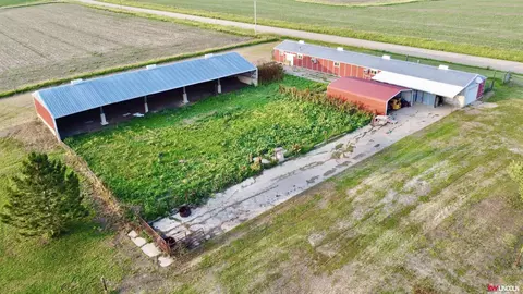 Exterior - 26855 SW 89 Rd, Beatrice, NE 68310 photo 6 of 10