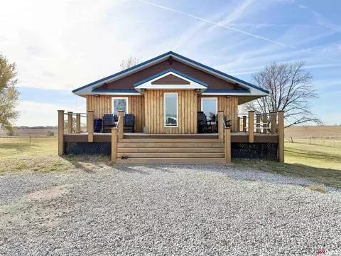 26855 SW 89 Rd, Beatrice, NE 68310