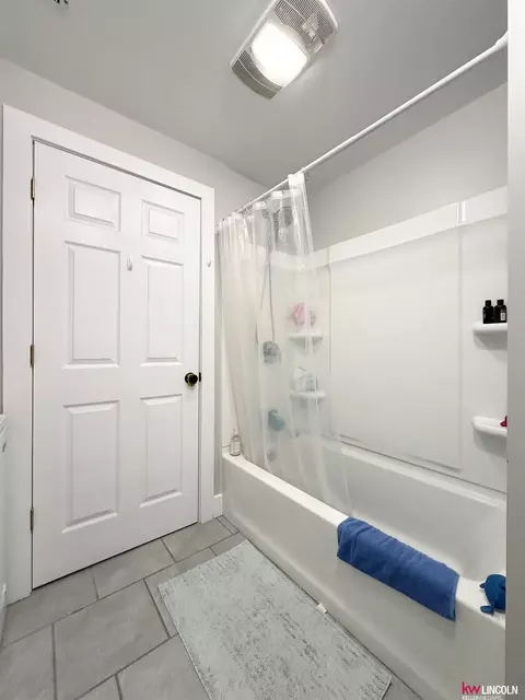 Bath - 26855 SW 89 Rd, Beatrice, NE 68310 photo 6 of 6