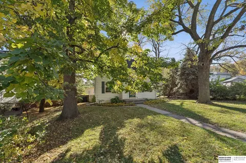 Exterior - 101 E 16 Ave, Bellevue, NE 68005 photo 2 of 4