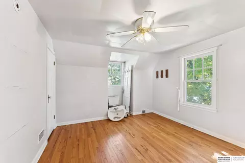 Bedroom - 101 E 16 Ave, Bellevue, NE 68005 photo 3 of 5