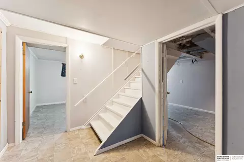 Entry Way - 101 E 16 Ave, Bellevue, NE 68005 photo 3 of 3