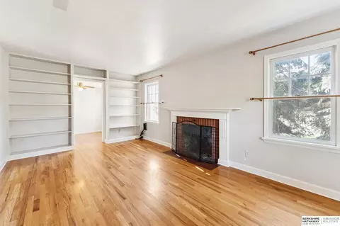 Living - 101 E 16 Ave, Bellevue, NE 68005 photo 1 of 3