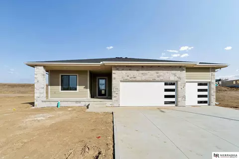 8608 Reed St, Papillion, NE 68046