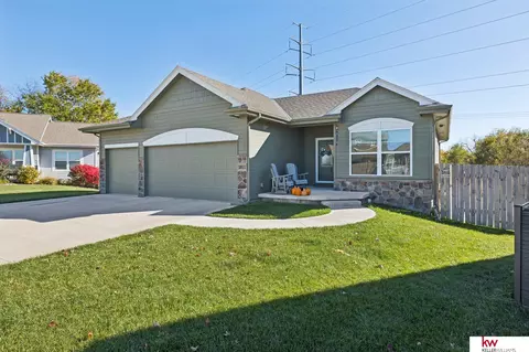 2011 Geri Cir, Bellevue, NE 68147