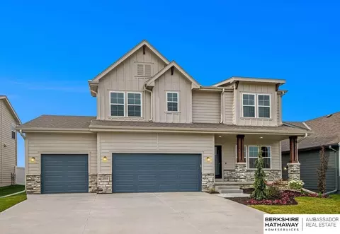 18458 Palisades Dr, Omaha, NE 68136