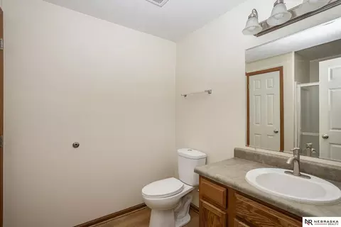 Bath - 912 N 26th St, Beatrice, NE 68310 photo 3 of 3