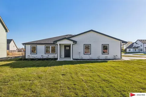 1205 S Lakewood St, Valley, NE 68064