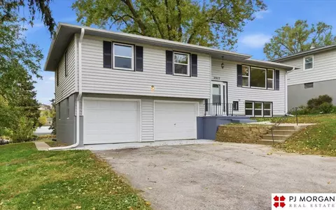 3927 Read St, Omaha, NE 68112 photo 2