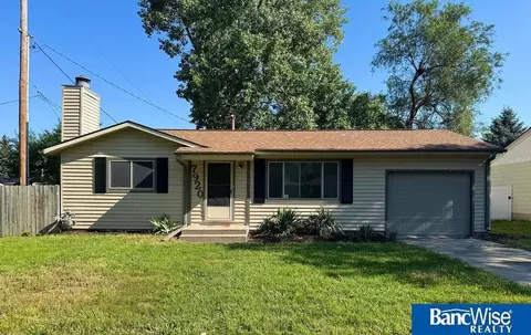 7920 Cherrywood Dr, Lincoln, NE 68510
