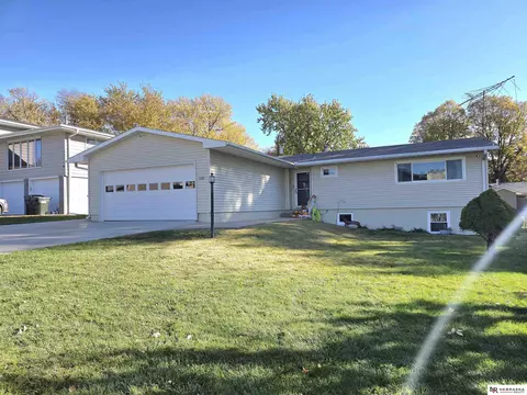 1222 N Birch St, Wahoo, NE 68066