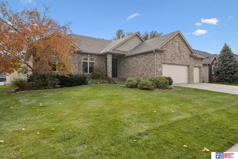 7957 Nob Hill Rd, Lincoln, NE 68516