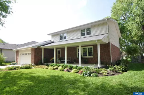 5915 Rolling Hills Blvd, Lincoln, NE 68512