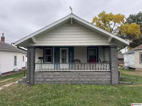 1319 F St, Fairbury, NE 68352