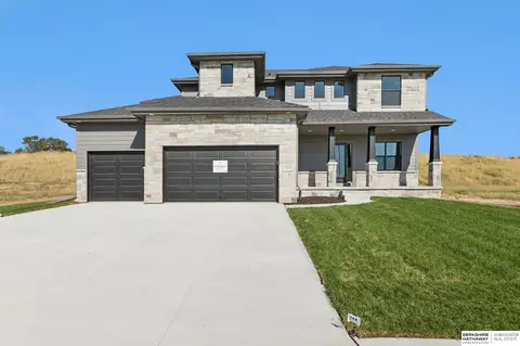 18512 Sycamore Dr, Gretna, NE 68028