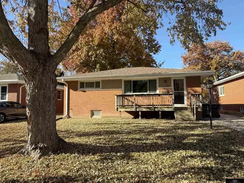 2135 S 49 St, Lincoln, NE 68506