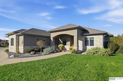 6410 Eureka Dr, Lincoln, NE 68516
