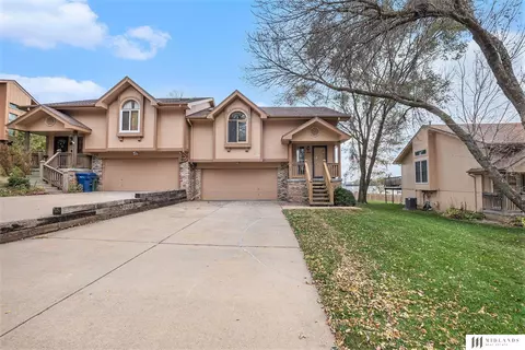 1803 Brenda Dr, Bellevue, NE 68005