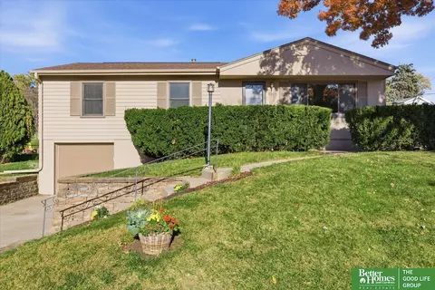 1709 Hillside Dr, Omaha, NE 68114