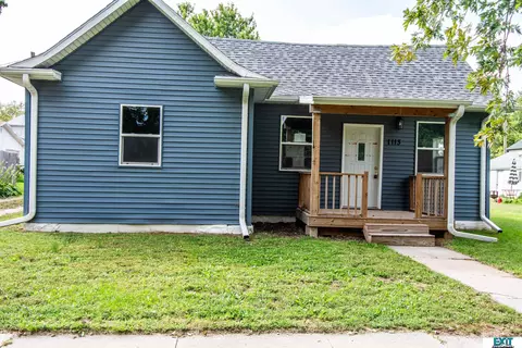 1113 6th St, Aurora, NE 68818