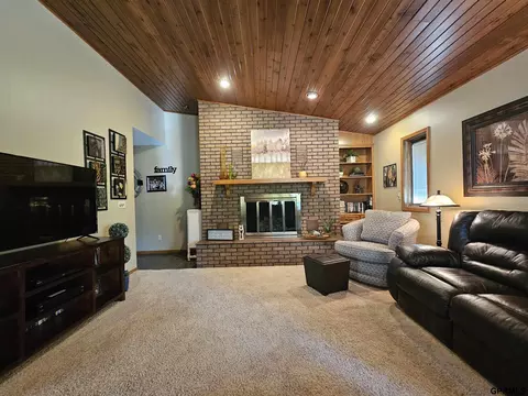 Living - 712 S Maltby Ave, Sutton, NE 68979 photo 1 of 8