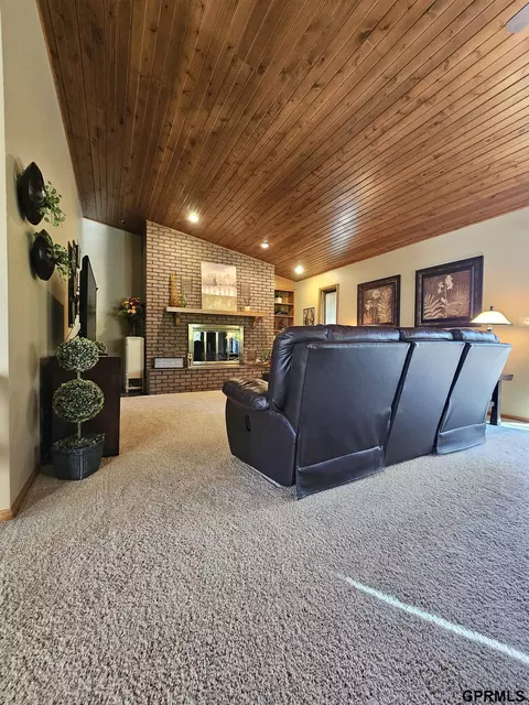 Living - 712 S Maltby Ave, Sutton, NE 68979 photo 3 of 8