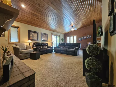 Living - 712 S Maltby Ave, Sutton, NE 68979 photo 4 of 8