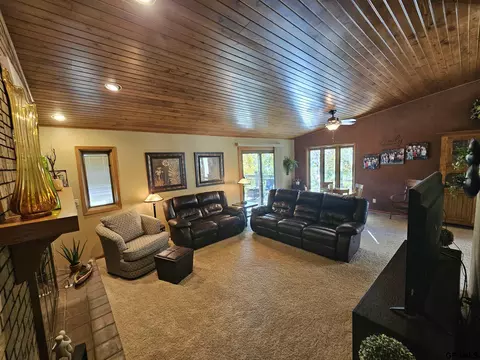Living - 712 S Maltby Ave, Sutton, NE 68979 photo 5 of 8