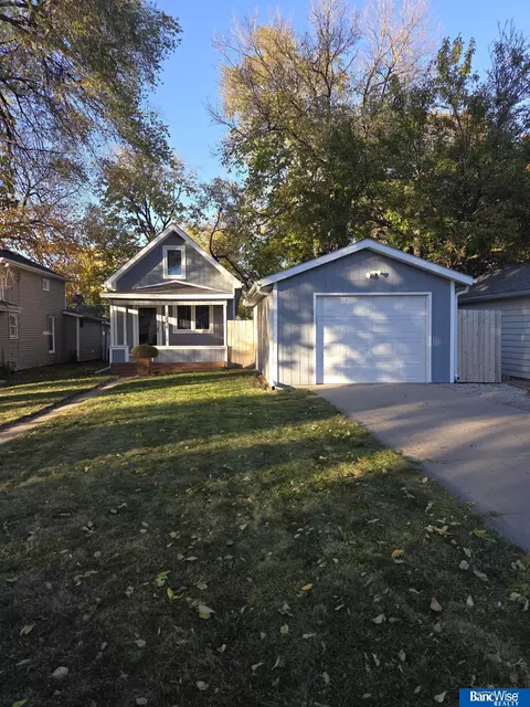 1242 Pawnee St, Lincoln, NE 68502