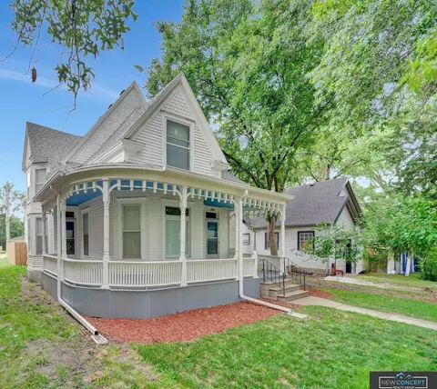 1611 Sumner St, Lincoln, NE 68502