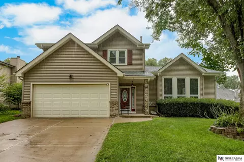 1611 N 150th Plz, Omaha, NE 68154
