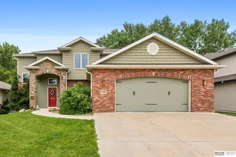 6180 Franciscan Dr, Lincoln, NE 68526
