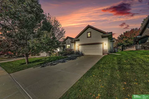 17302 Emmet St, Omaha, NE 68116