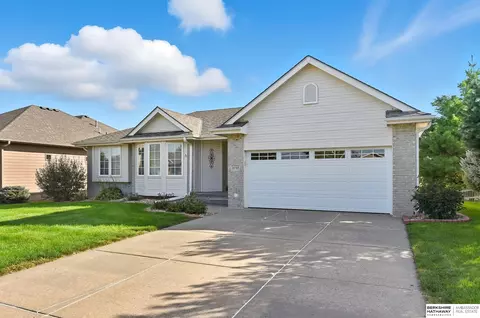 16705 Ogden Cir, Omaha, NE 68116