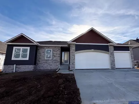 5419 Edgewater Dr, Bellevue, NE 68133