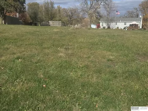 1710 Beaver Lake Blvd, Plattsmouth, NE 68048