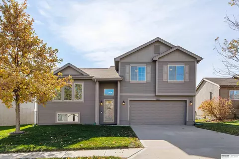 16431 Cary St, Omaha, NE 68136