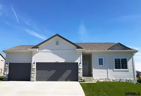 11158 Grebe St, Omaha, NE 68142