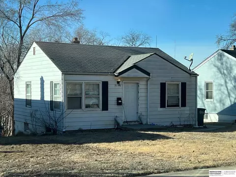 3752 N 54th St, Omaha, NE 68104