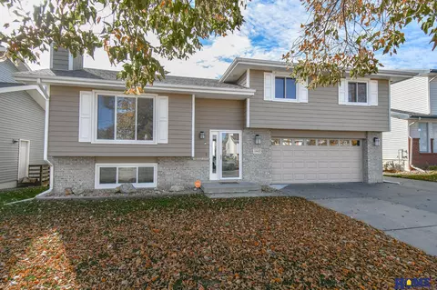 1543 Hilltop Rd, Lincoln, NE 68521
