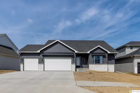 11674 S 124 St, Papillion, NE 68046