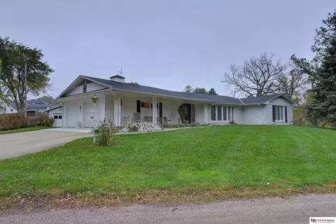 15208 S Third St, Bennington, NE 68007