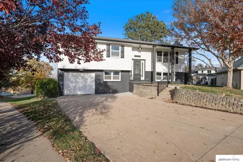 6405 S 75 Avenue Cir, Ralston, NE 68127